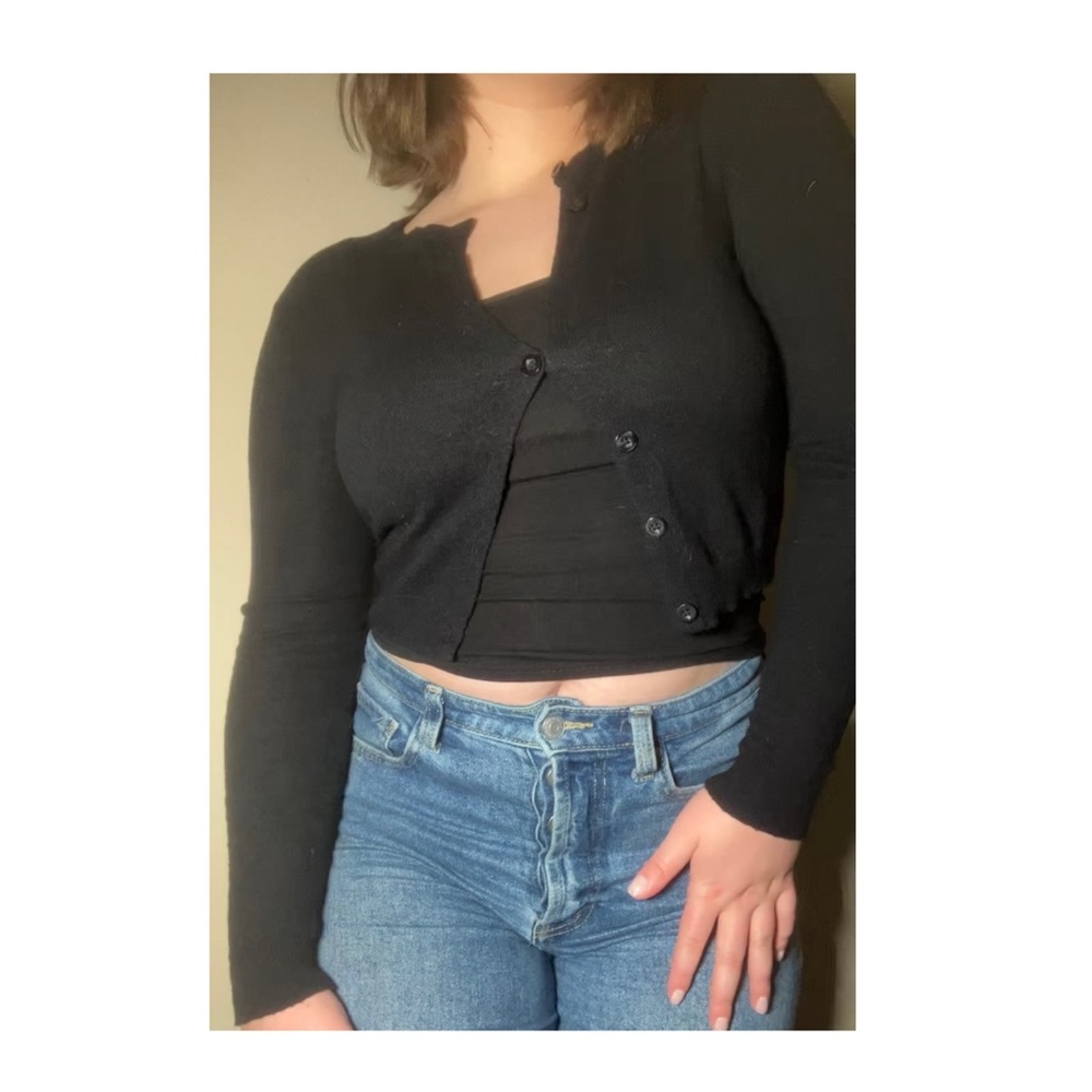 Cute cropped cardigan👽🦾

Sixe XS❌💲

Good condition missing button